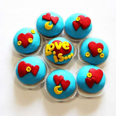 Капкейки "Love is..." купить - набережныечелны.сладкоежкин.рф