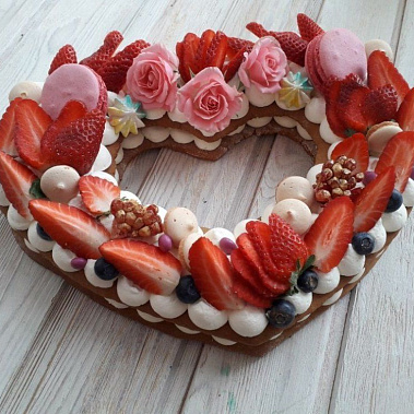 Торт "Клубничное сердце" купить - набережныечелны.сладкоежкин.рф